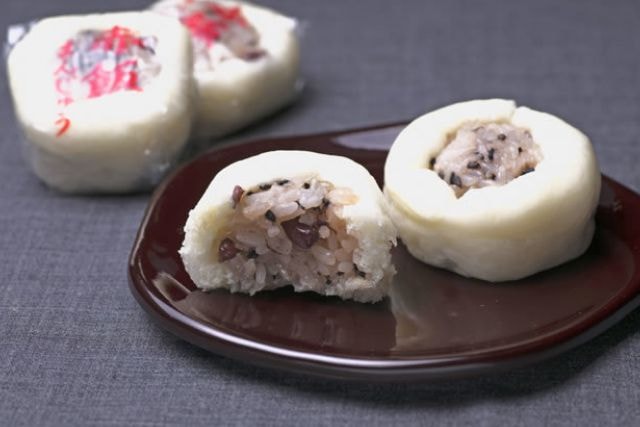 赤飯まんじゅう